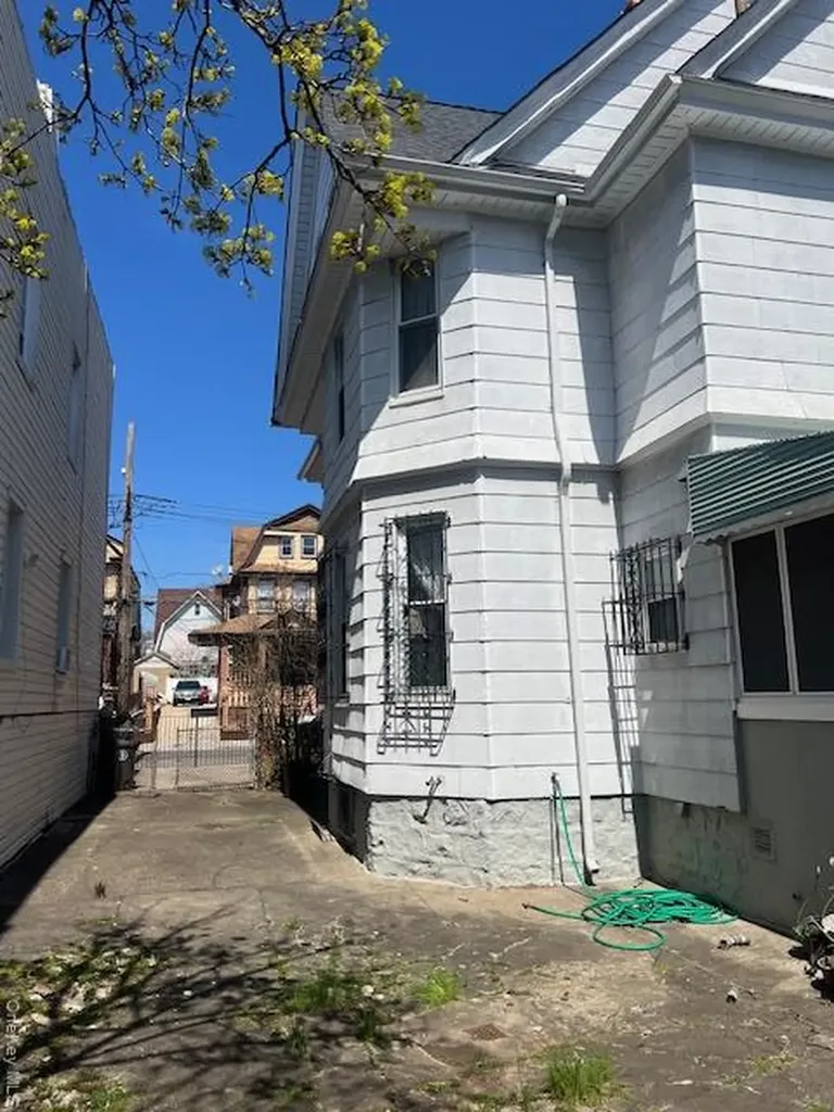 9432 86 Avenue Woodhaven NY 11421
