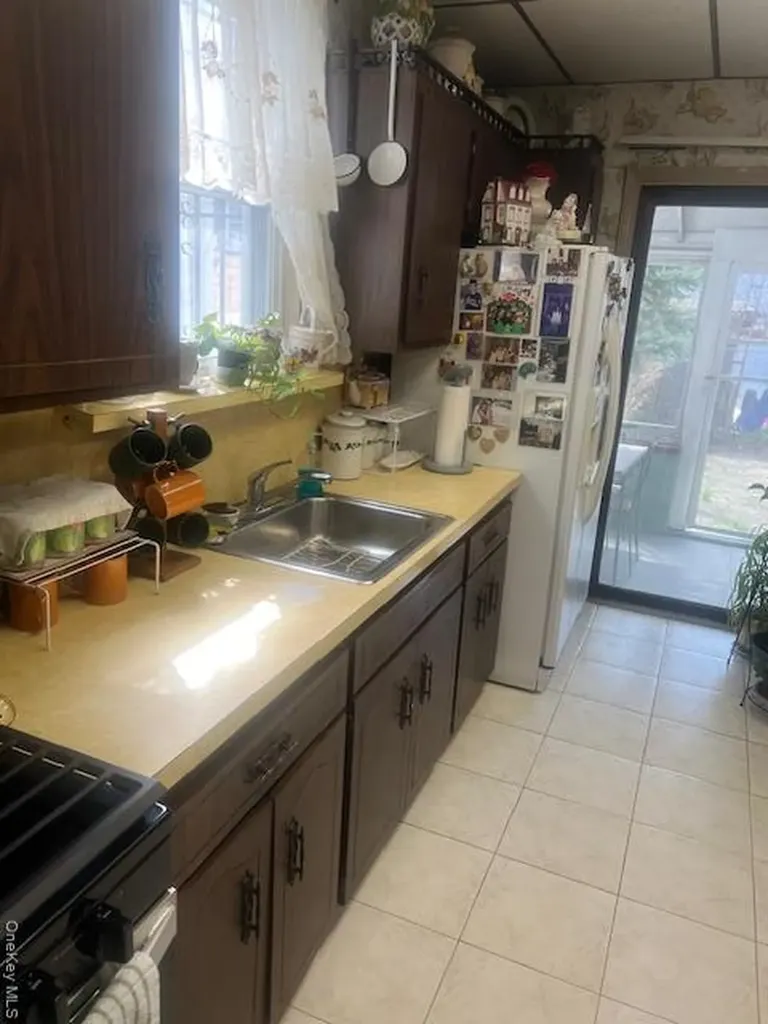 9432 86 Avenue Woodhaven NY 11421