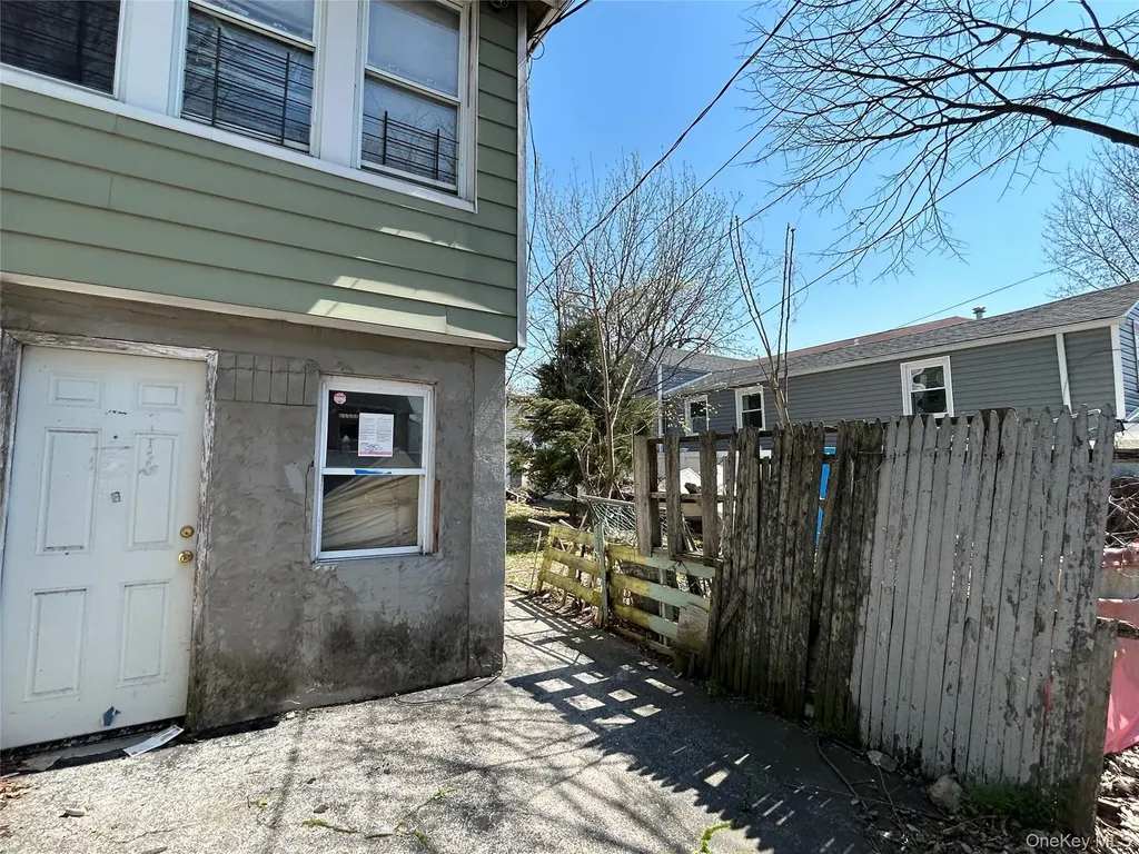 320 Thieriot Avenue Bronx NY 10473