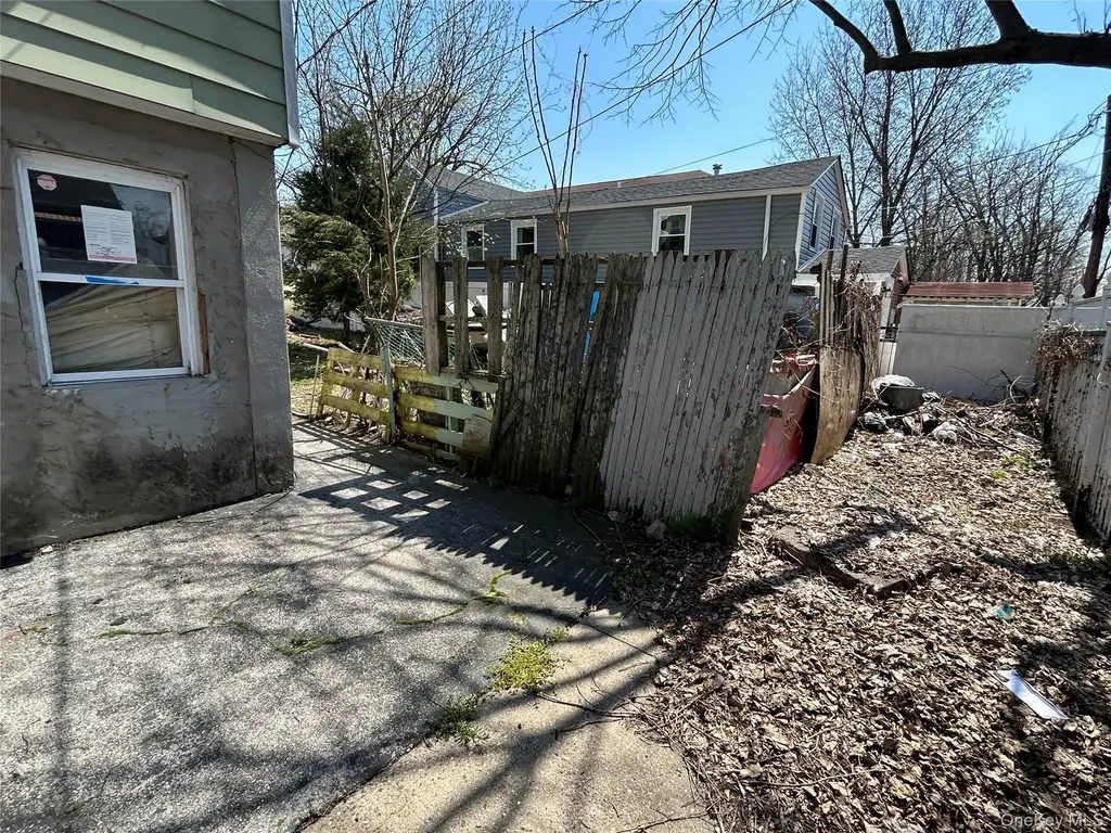 320 Thieriot Avenue Bronx NY 10473