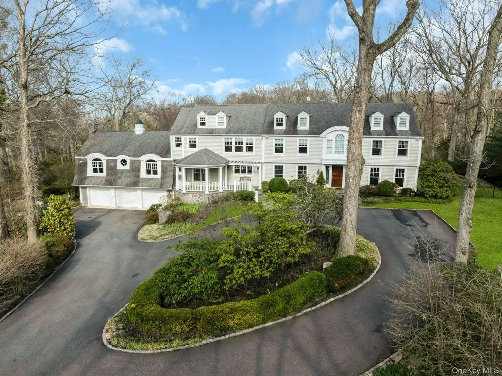 10 Redmond Lane Oyster Bay NY 11771