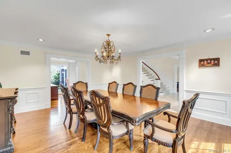 10 Redmond Lane Oyster Bay NY 11771