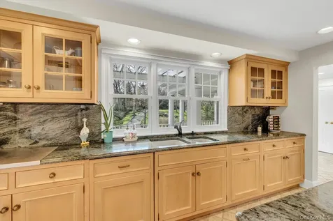 10 Redmond Lane Oyster Bay NY 11771