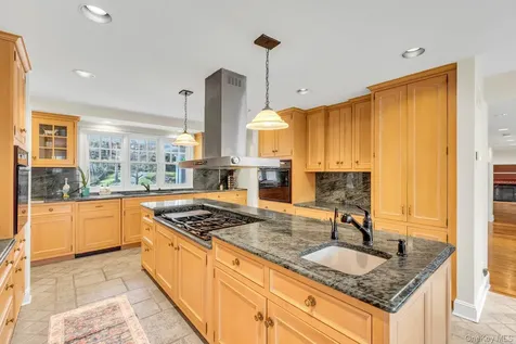10 Redmond Lane Oyster Bay NY 11771