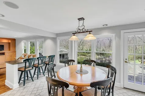 10 Redmond Lane Oyster Bay NY 11771