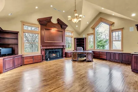10 Redmond Lane Oyster Bay NY 11771