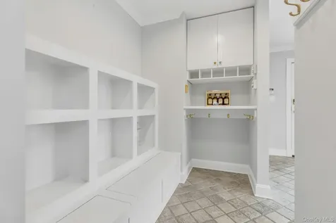 10 Redmond Lane Oyster Bay NY 11771