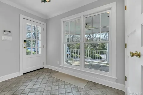 10 Redmond Lane Oyster Bay NY 11771