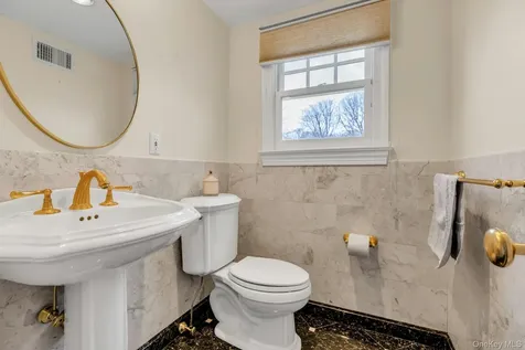 10 Redmond Lane Oyster Bay NY 11771