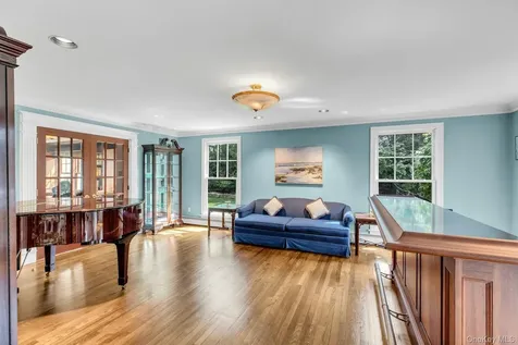10 Redmond Lane Oyster Bay NY 11771