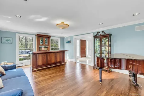 10 Redmond Lane Oyster Bay NY 11771