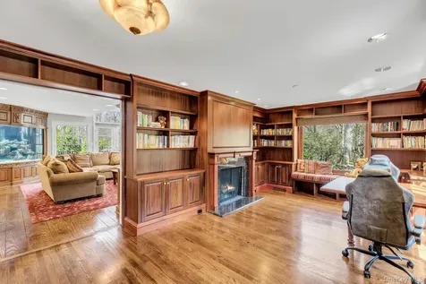 10 Redmond Lane Oyster Bay NY 11771