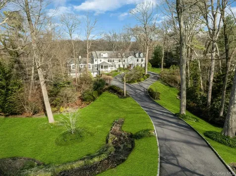10 Redmond Lane Oyster Bay NY 11771