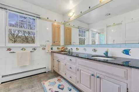 10 Redmond Lane Oyster Bay NY 11771