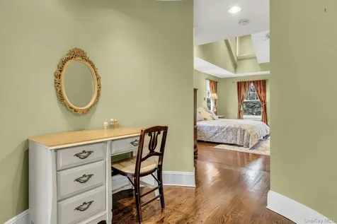 10 Redmond Lane Oyster Bay NY 11771