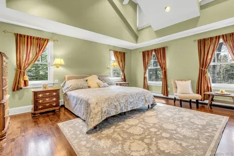 10 Redmond Lane Oyster Bay NY 11771