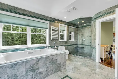 10 Redmond Lane Oyster Bay NY 11771