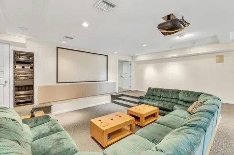 10 Redmond Lane Oyster Bay NY 11771