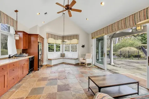 10 Redmond Lane Oyster Bay NY 11771