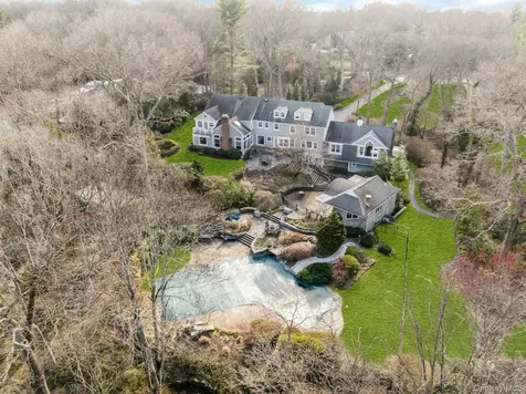 10 Redmond Lane Oyster Bay NY 11771
