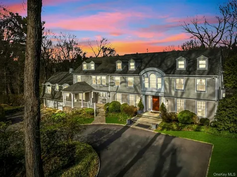 10 Redmond Lane Oyster Bay NY 11771