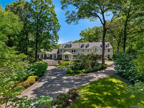 10 Redmond Lane Oyster Bay NY 11771