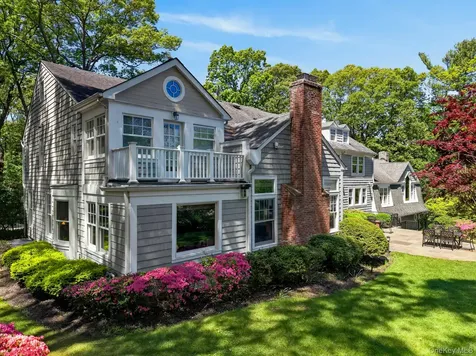 10 Redmond Lane Oyster Bay NY 11771