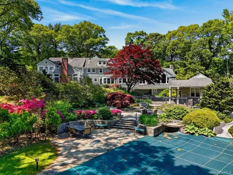 10 Redmond Lane Oyster Bay NY 11771