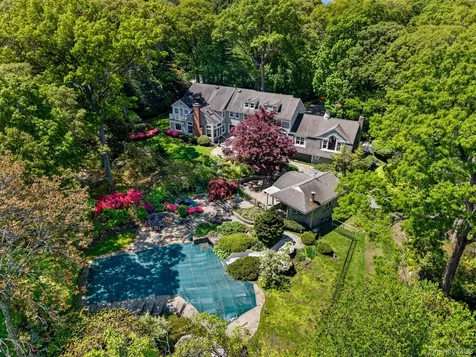 10 Redmond Lane Oyster Bay NY 11771