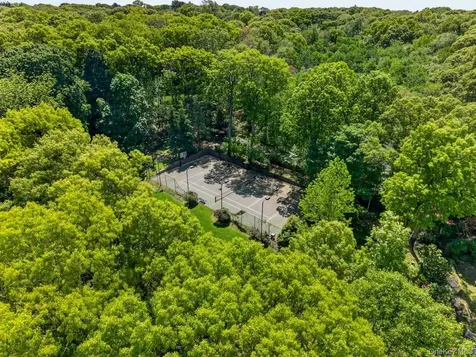 10 Redmond Lane Oyster Bay NY 11771
