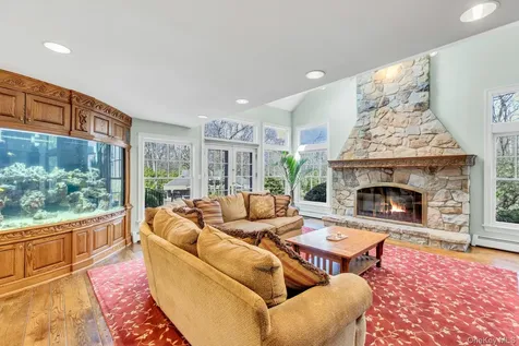 10 Redmond Lane Oyster Bay NY 11771