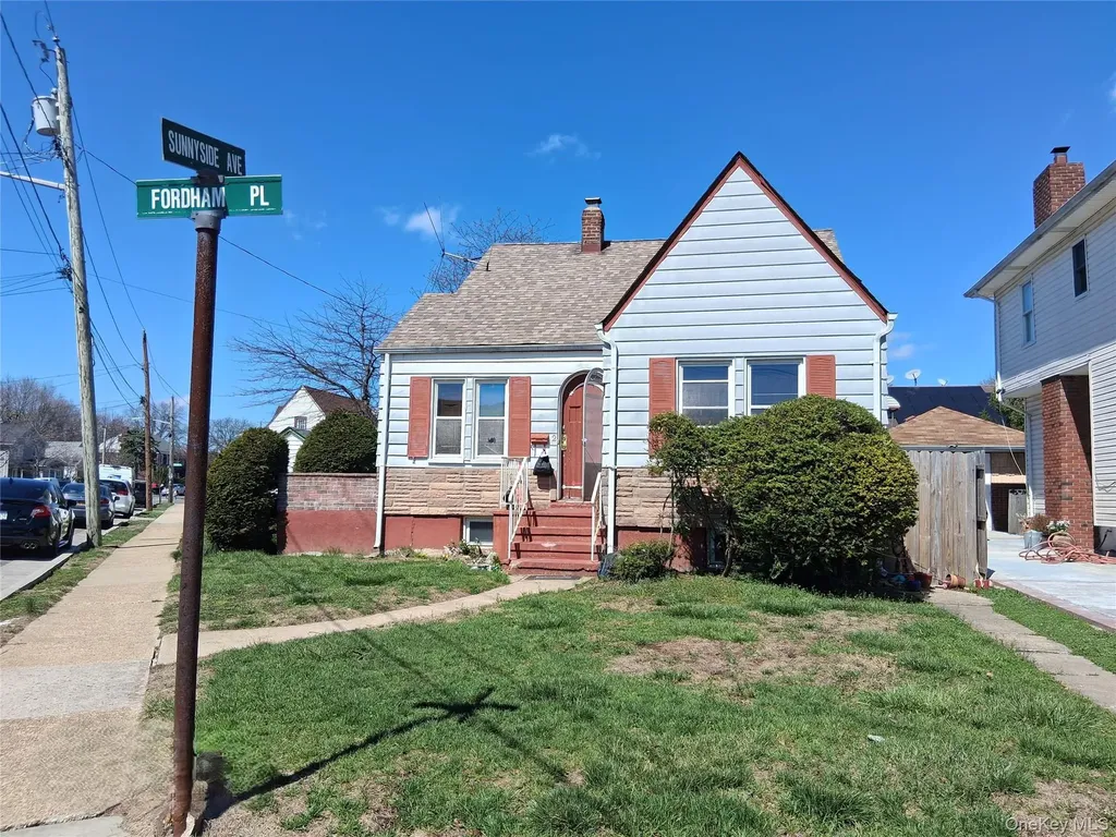 2 Fordham Place Hempstead NY 11550