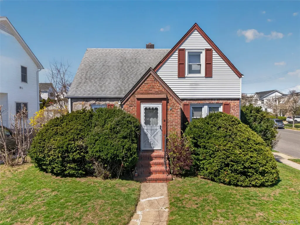 1217 Hillside Avenue New Hyde Park NY 11040