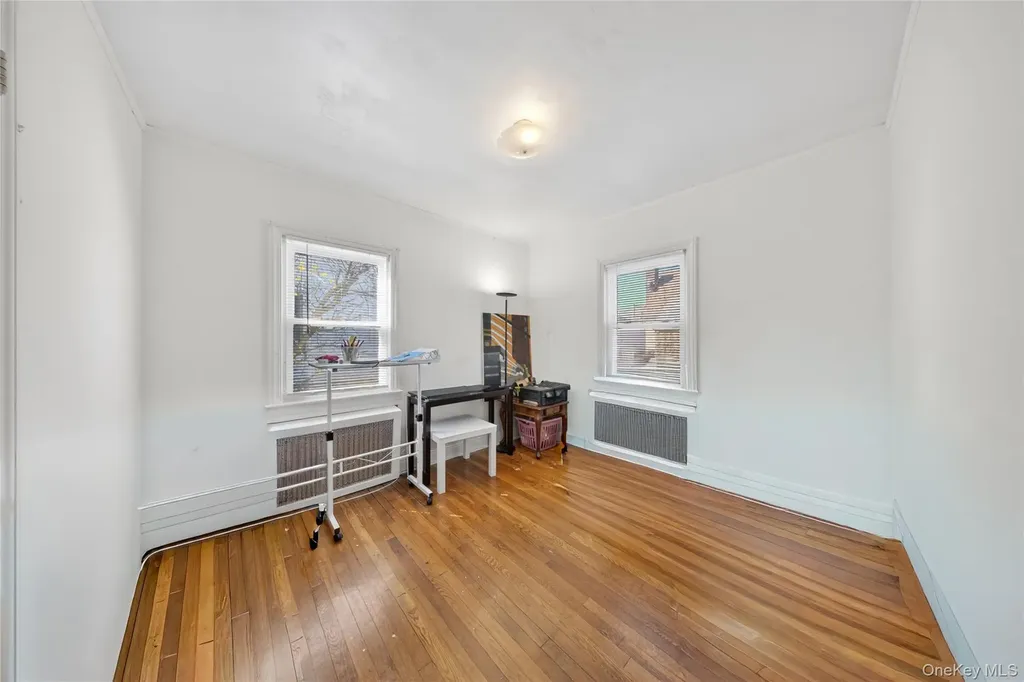 1217 Hillside Avenue New Hyde Park NY 11040