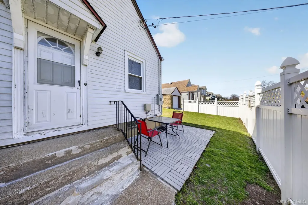 1217 Hillside Avenue New Hyde Park NY 11040