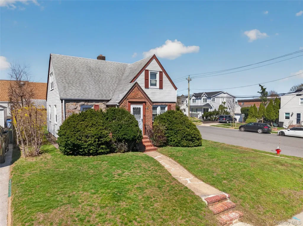 1217 Hillside Avenue New Hyde Park NY 11040