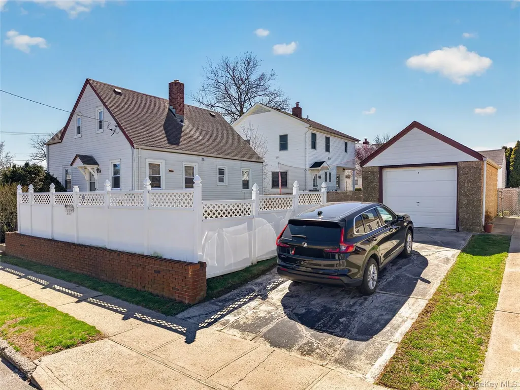 1217 Hillside Avenue New Hyde Park NY 11040