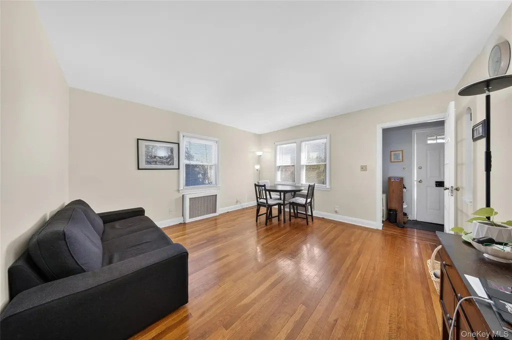 1217 Hillside Avenue New Hyde Park NY 11040