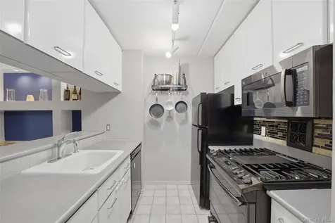 4 Martine Avenue White Plains NY 10606