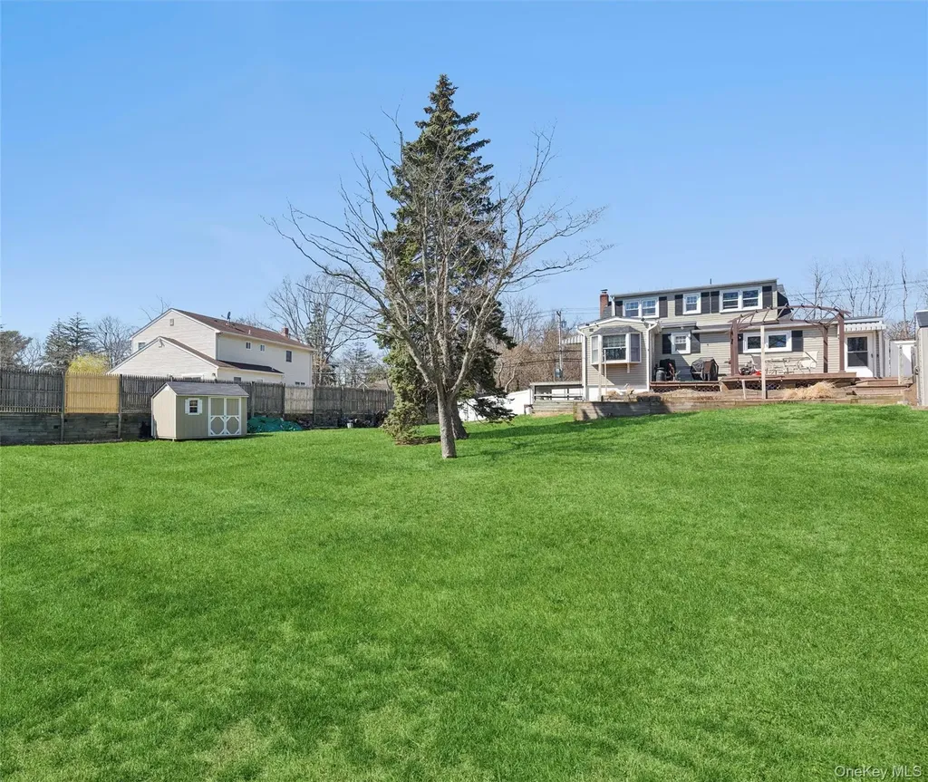 184 Smith Road Ronkonkoma NY 11779