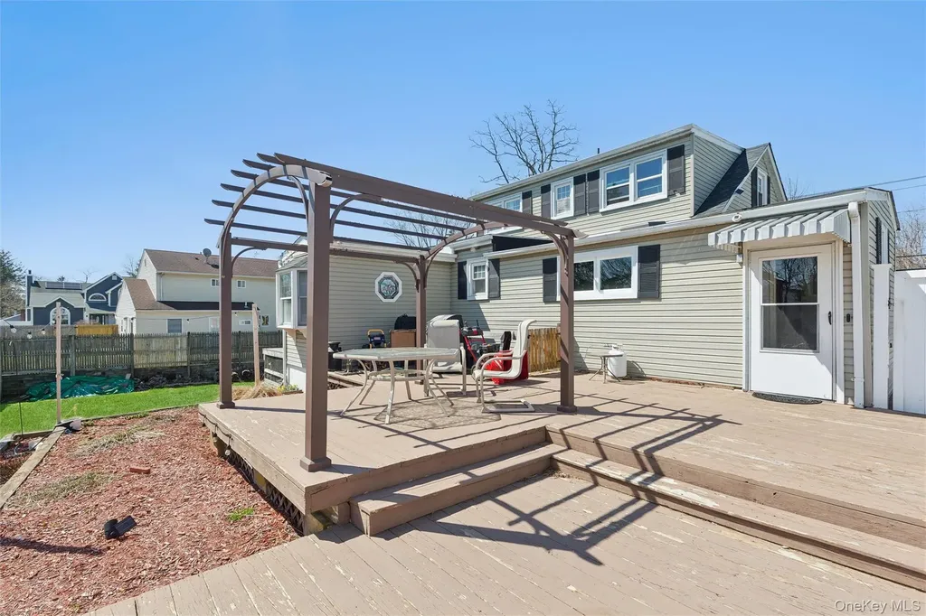 184 Smith Road Ronkonkoma NY 11779