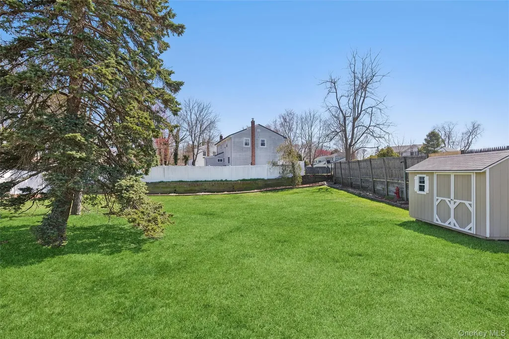 184 Smith Road Ronkonkoma NY 11779