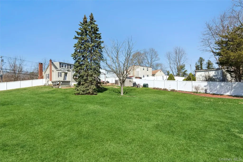 184 Smith Road Ronkonkoma NY 11779