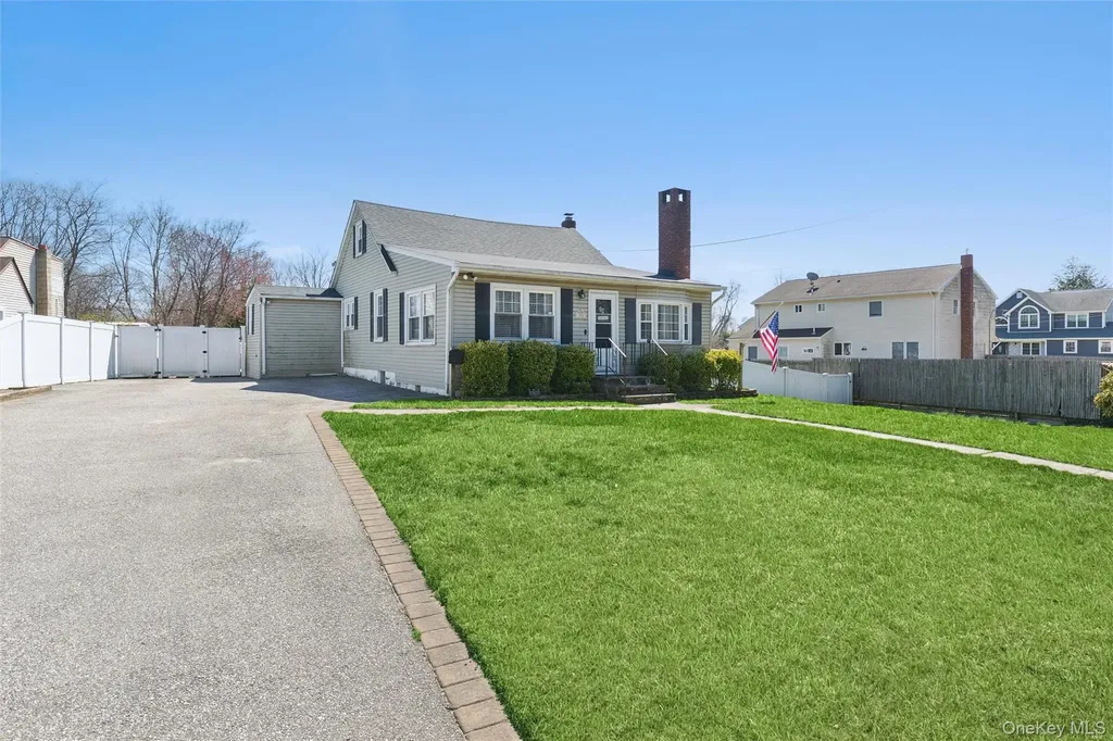 184 Smith Road Ronkonkoma NY 11779