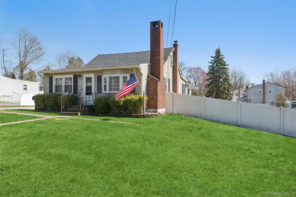 184 Smith Road Ronkonkoma NY 11779