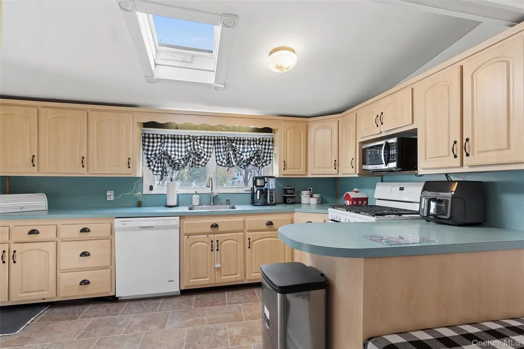 184 Smith Road Ronkonkoma NY 11779