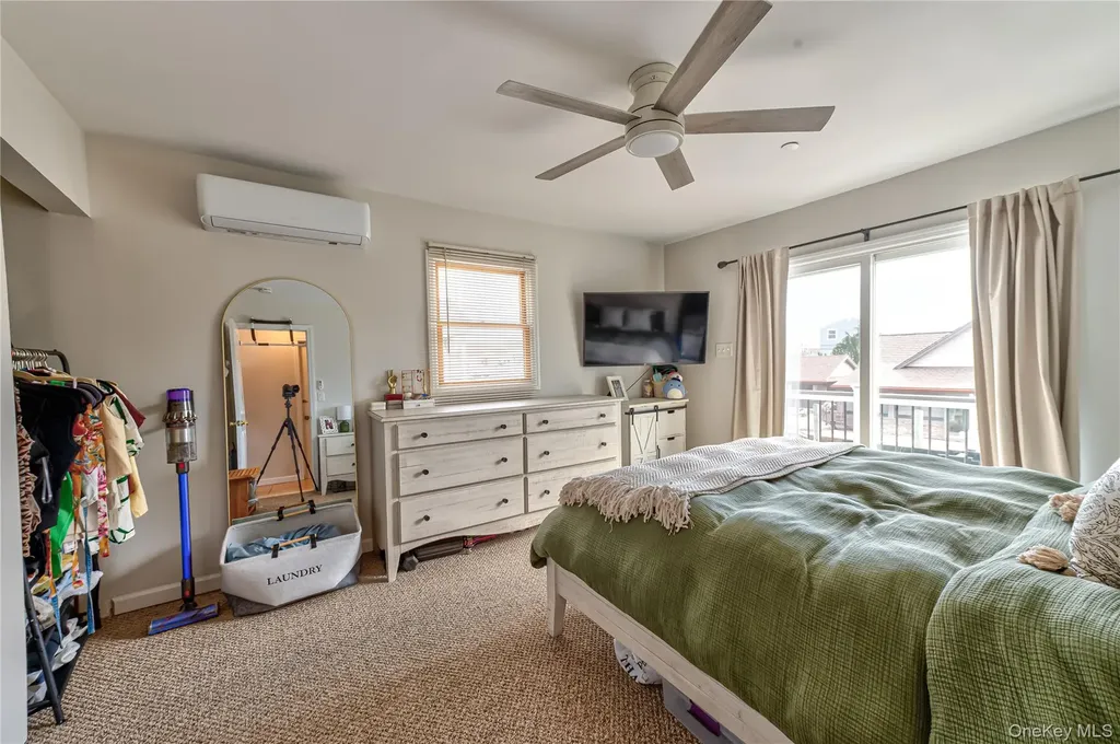 912 Pacific Street Lindenhurst NY 11757