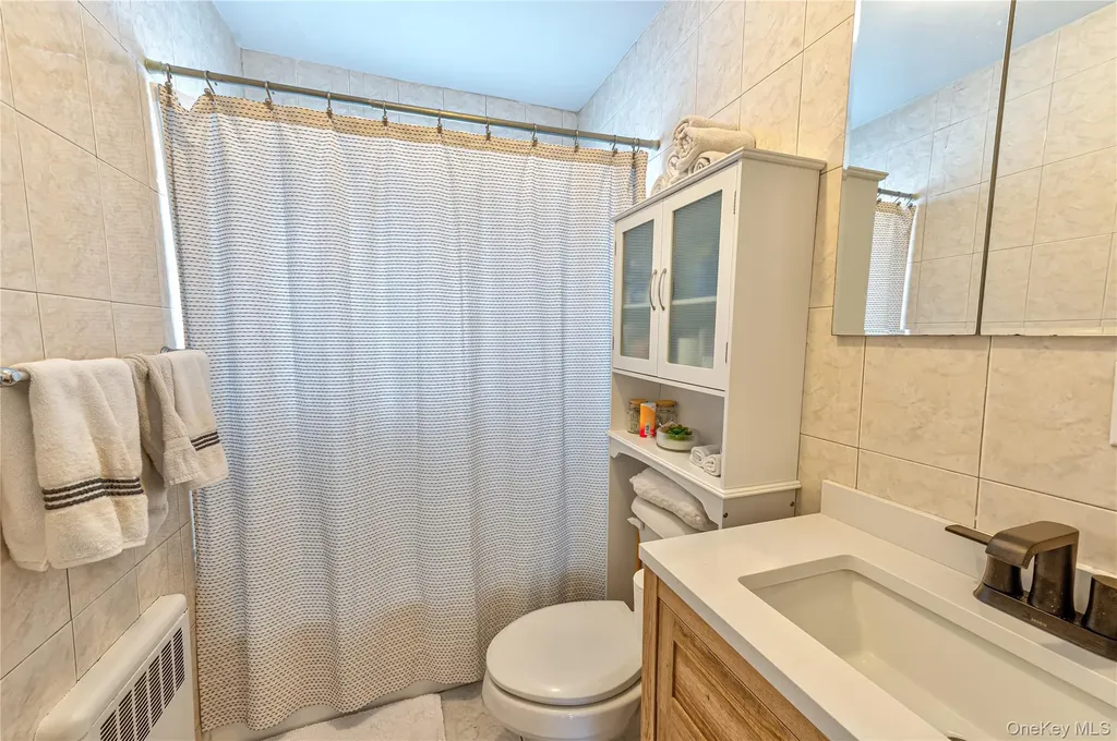 912 Pacific Street Lindenhurst NY 11757