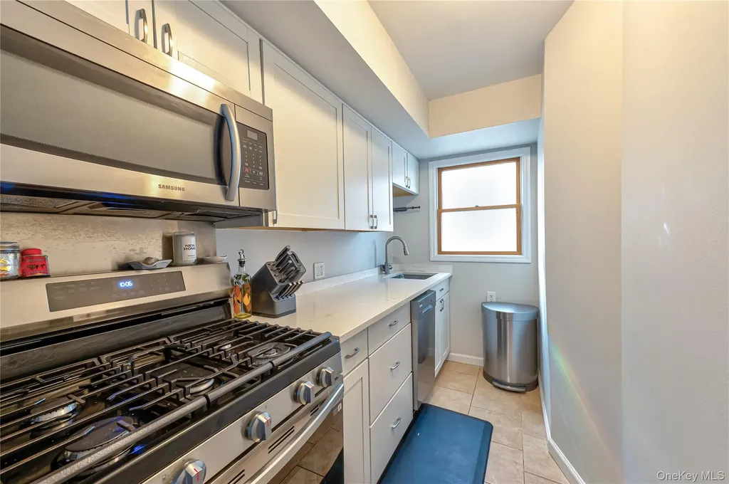 912 Pacific Street Lindenhurst NY 11757