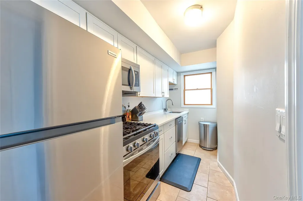 912 Pacific Street Lindenhurst NY 11757